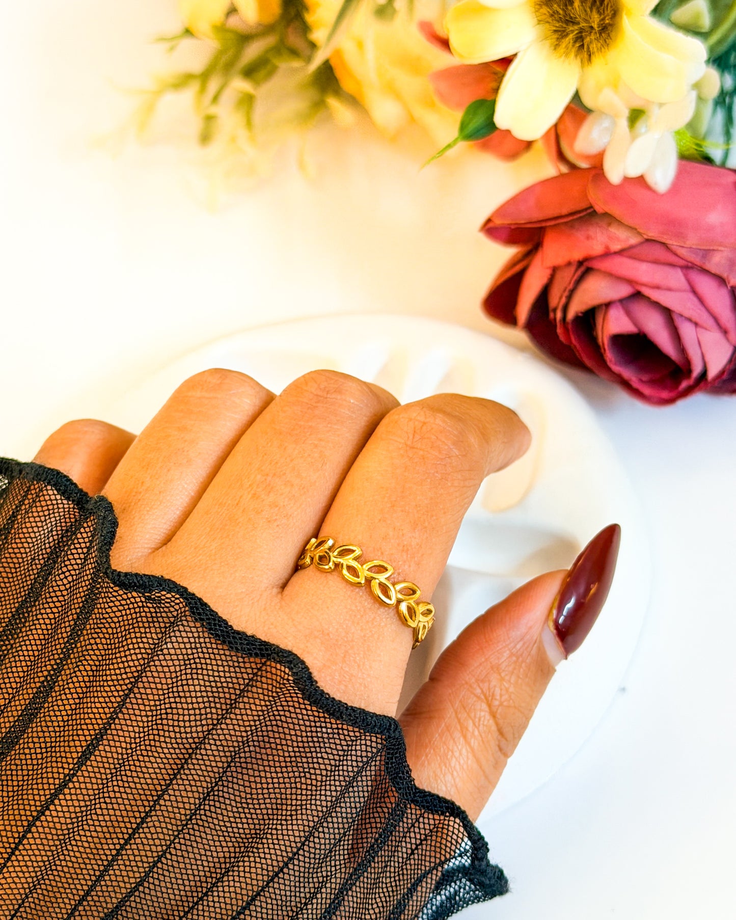 Delicate leaf band adjustable ring