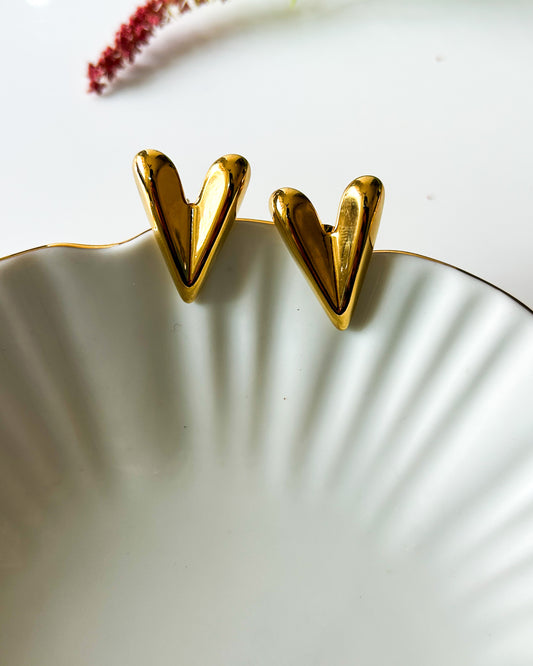 Pointed heart studs