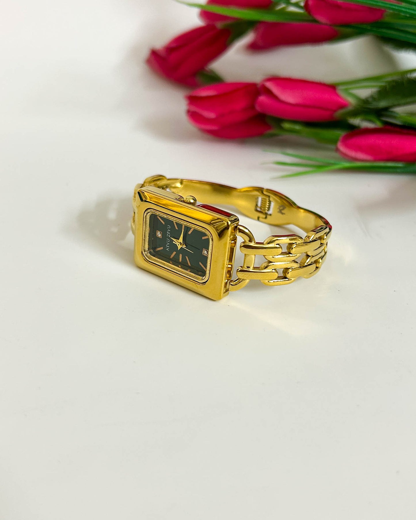 Solid link pattern thin wrist baby size watch