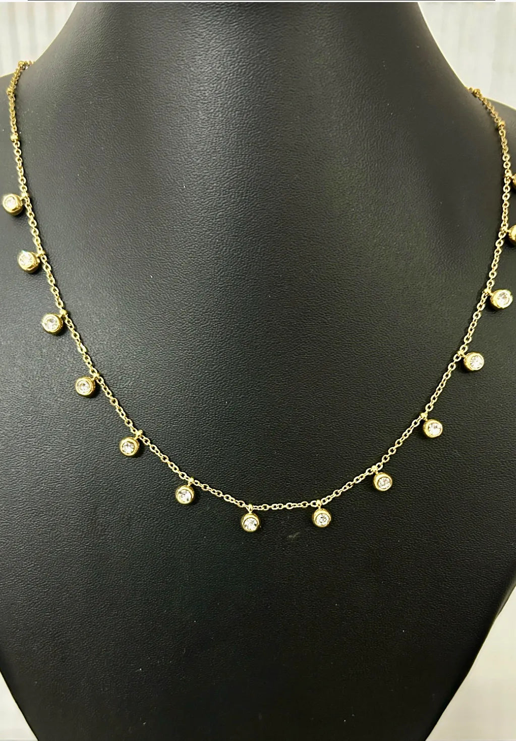 Round stone charm necklace