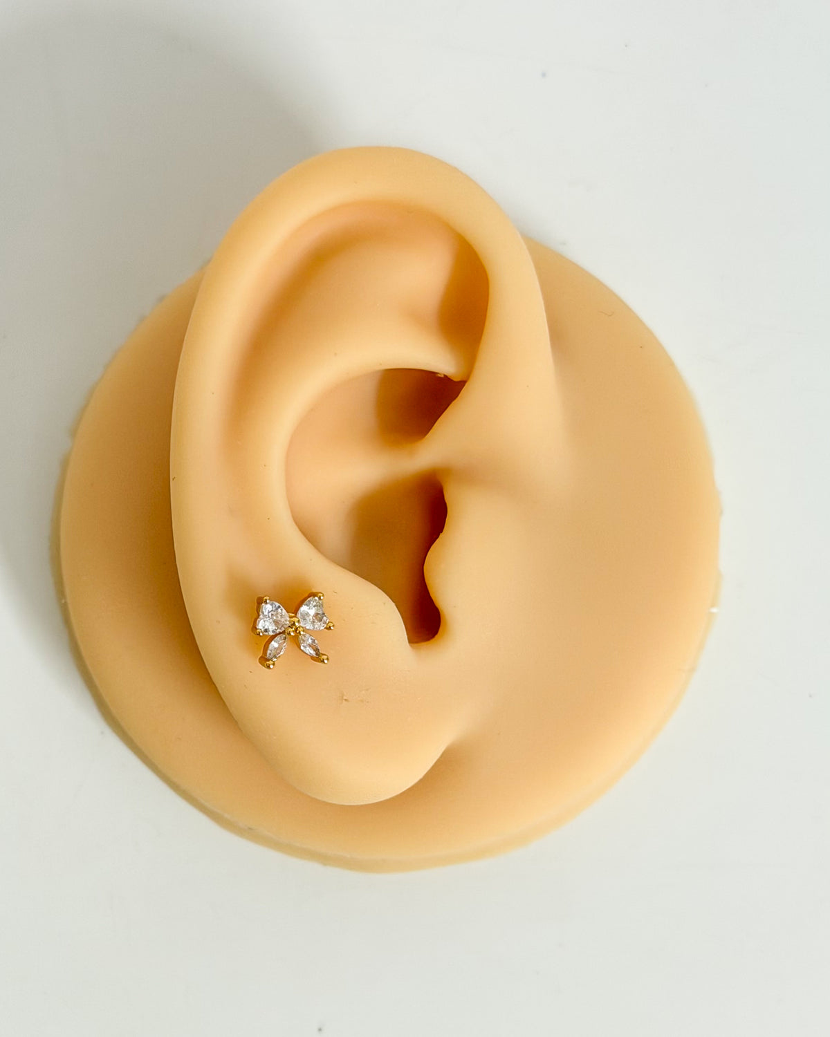 Lacey bow ballback studs