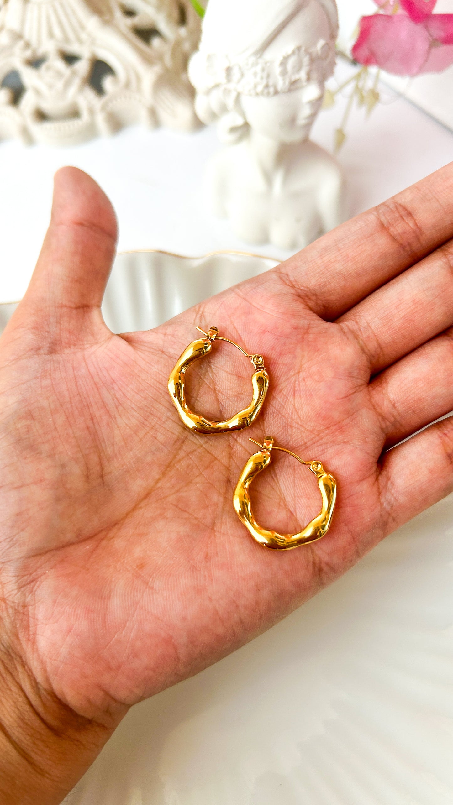 Bumpy detailed hoops