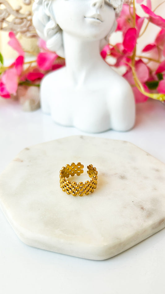 Mesh patterned ring
