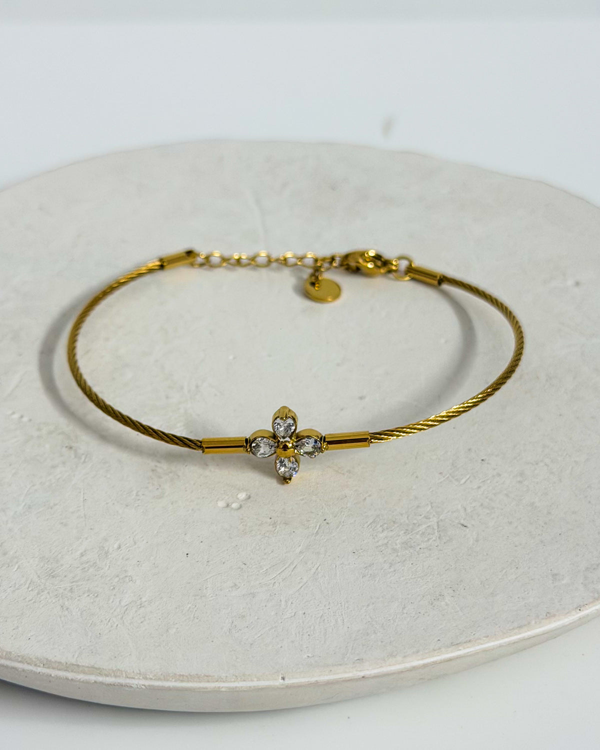 Minimal adjustable bracelet