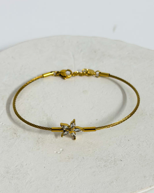 Minimal adjustable bracelet