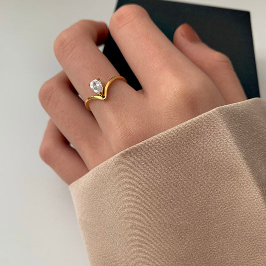 V shape ring with pear cut solitaire