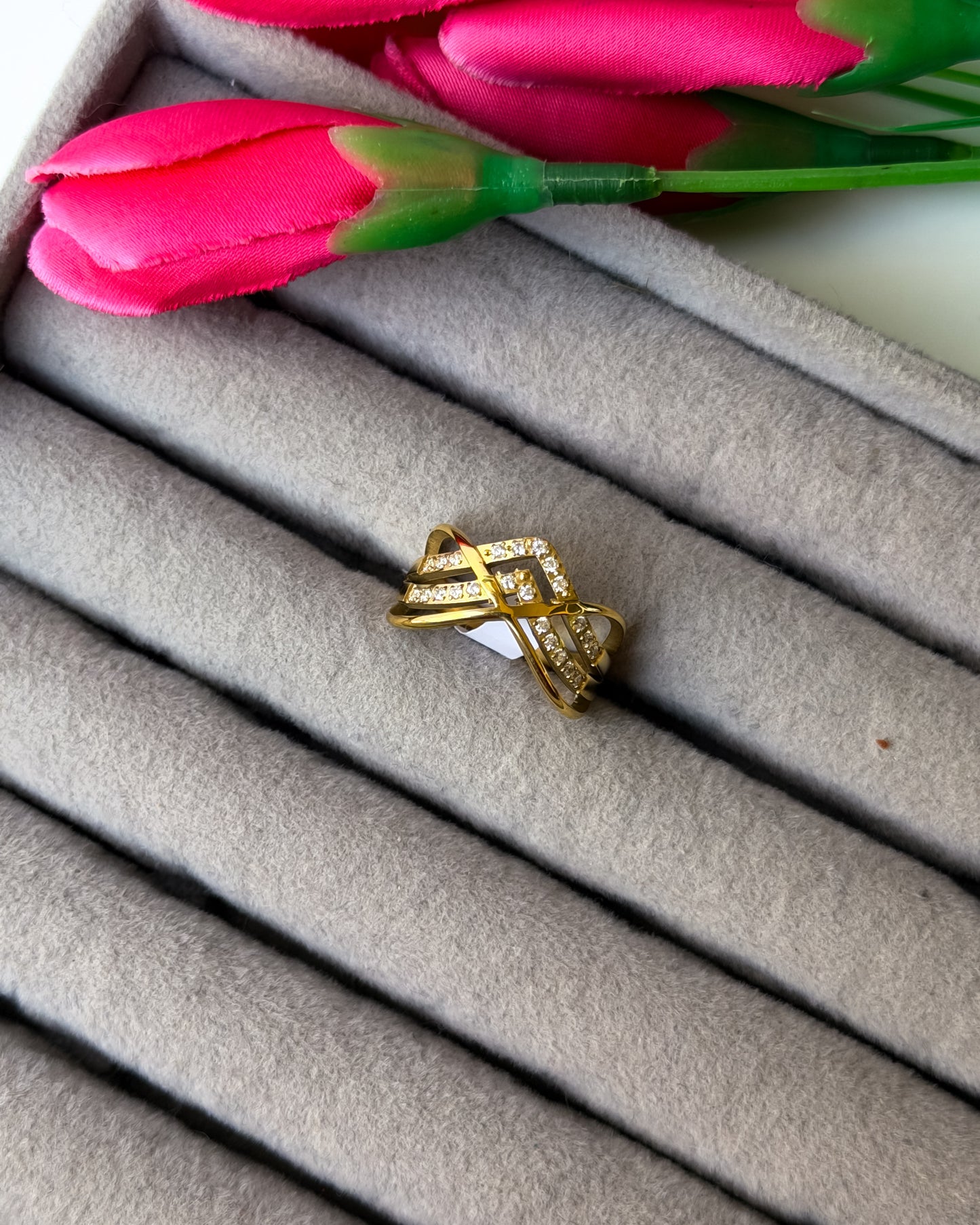 Infinity Layered V ring