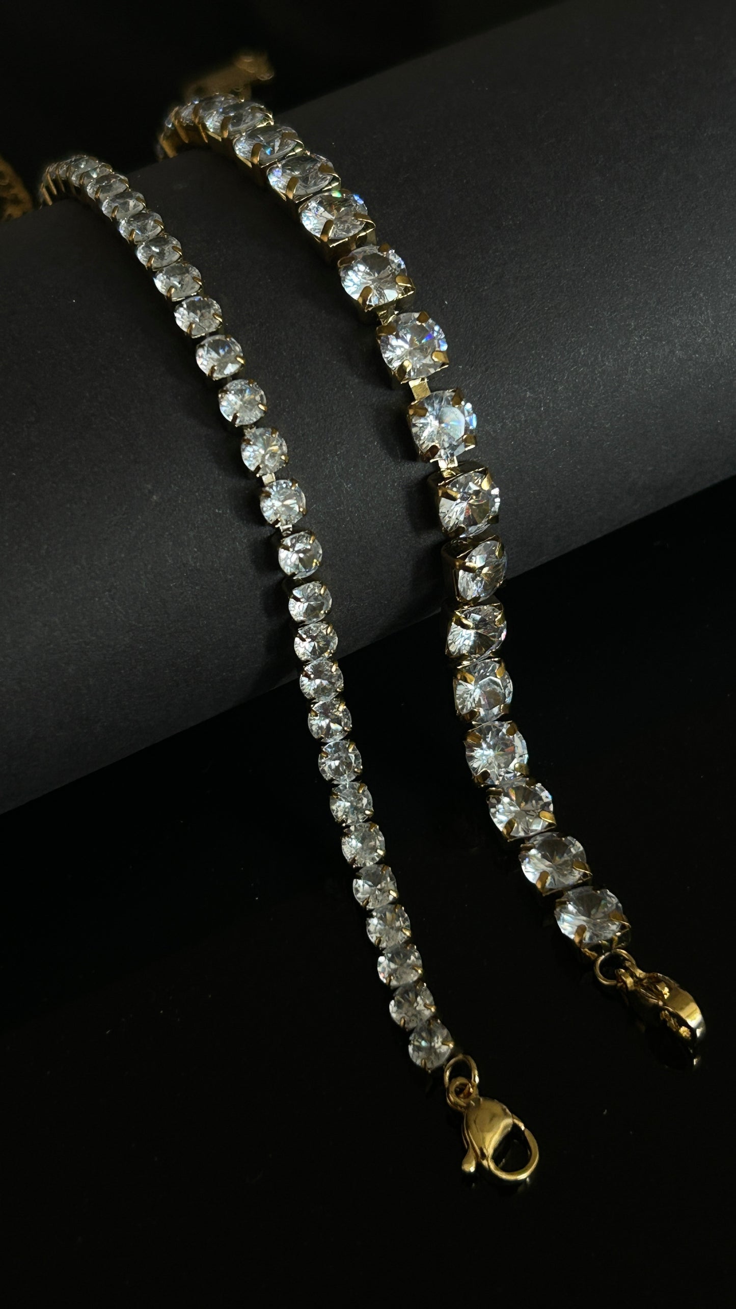 Round stone tennis bracelet