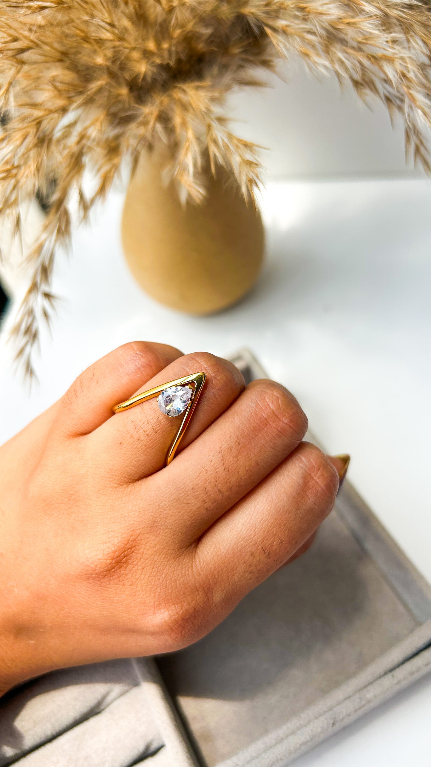 V ring with stone