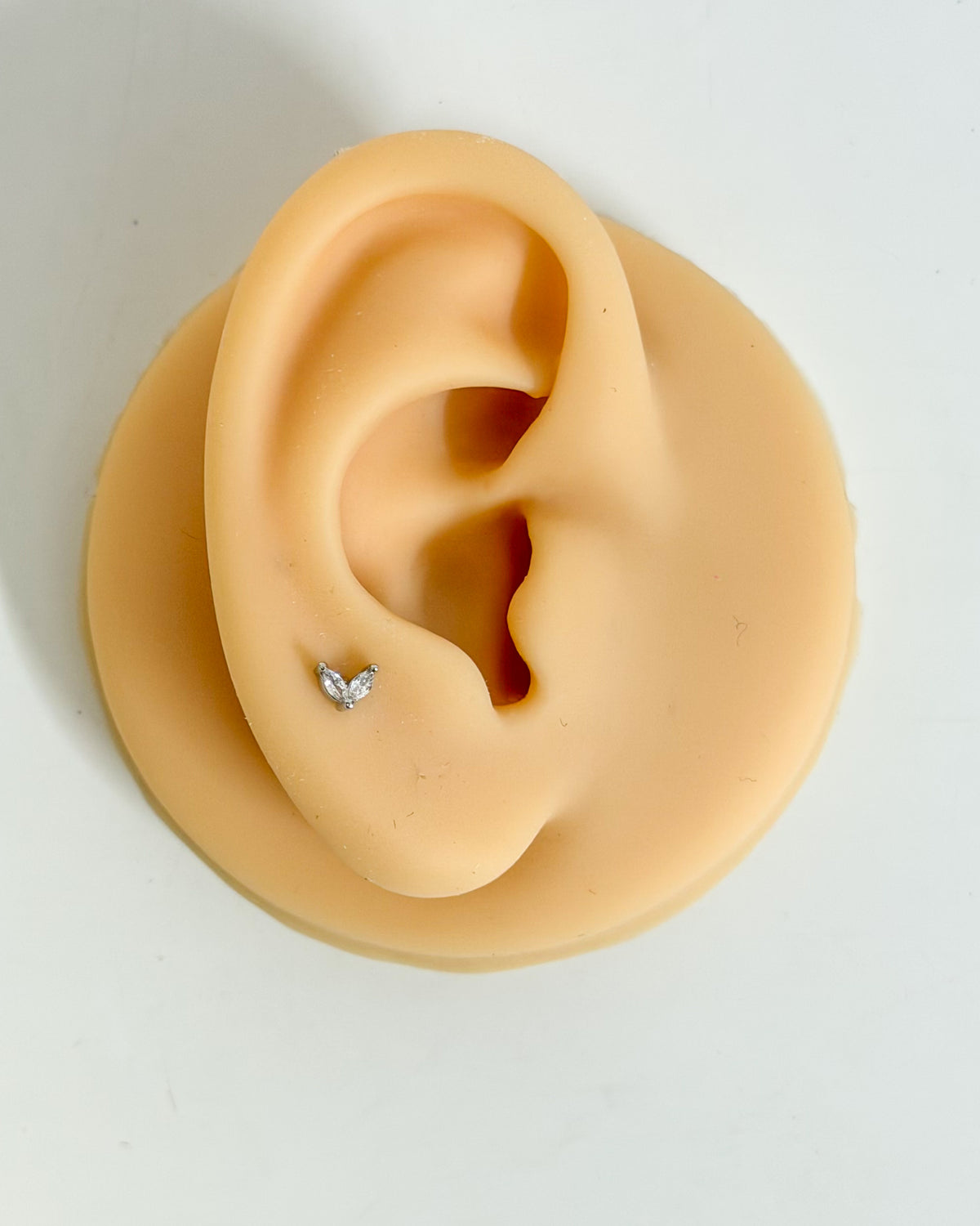 2 leaf ballback studs (Ss)