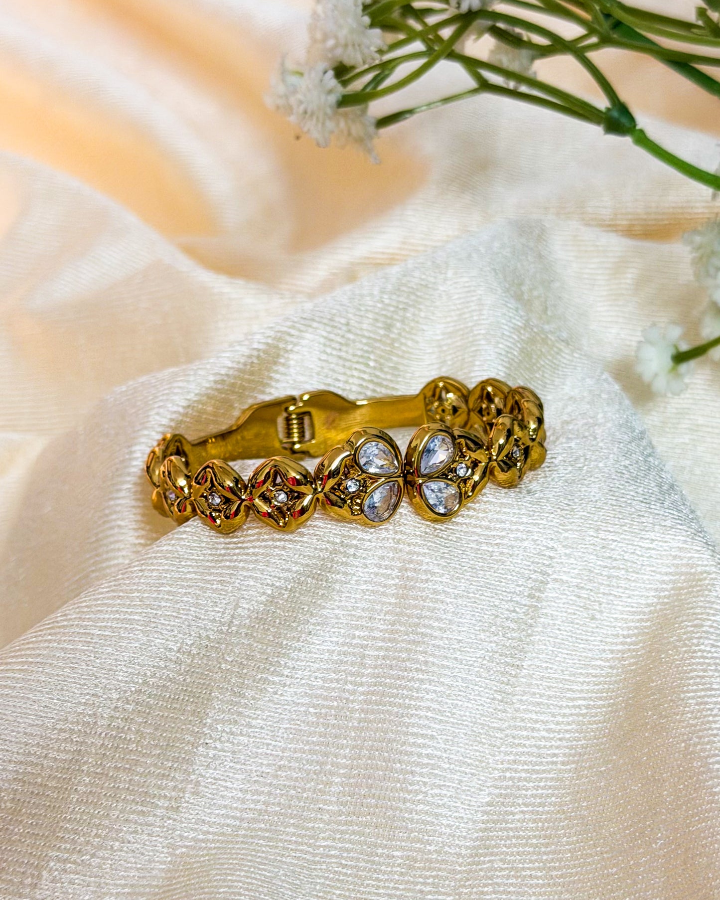 Butterfly bloom thin wrist bracelet