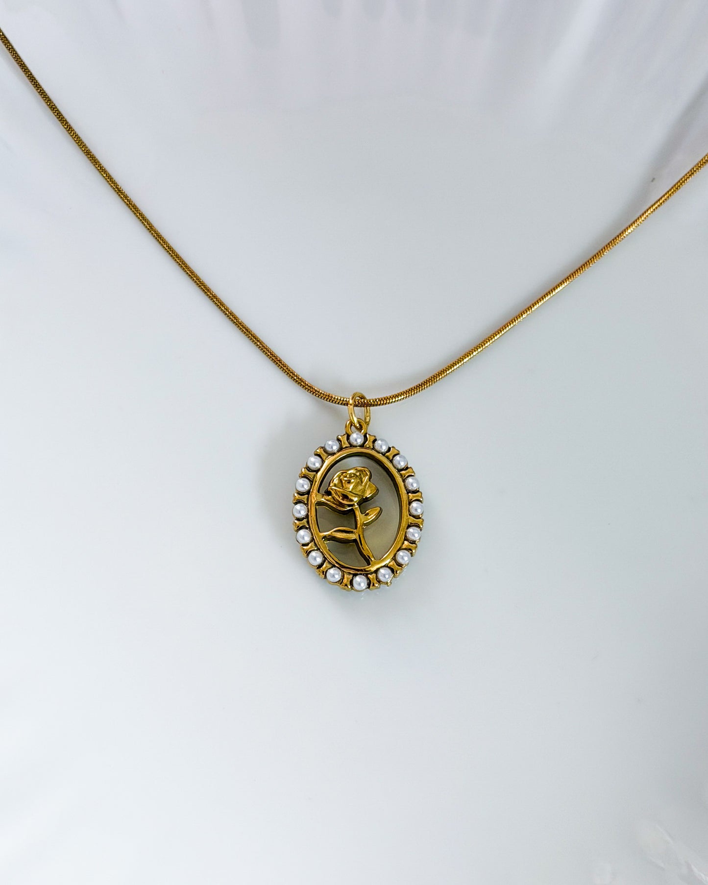The gulaab necklace