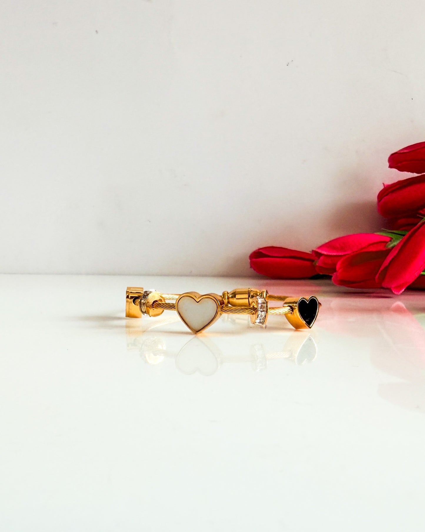 Magnetic heart thin wrist / baby size bracelet