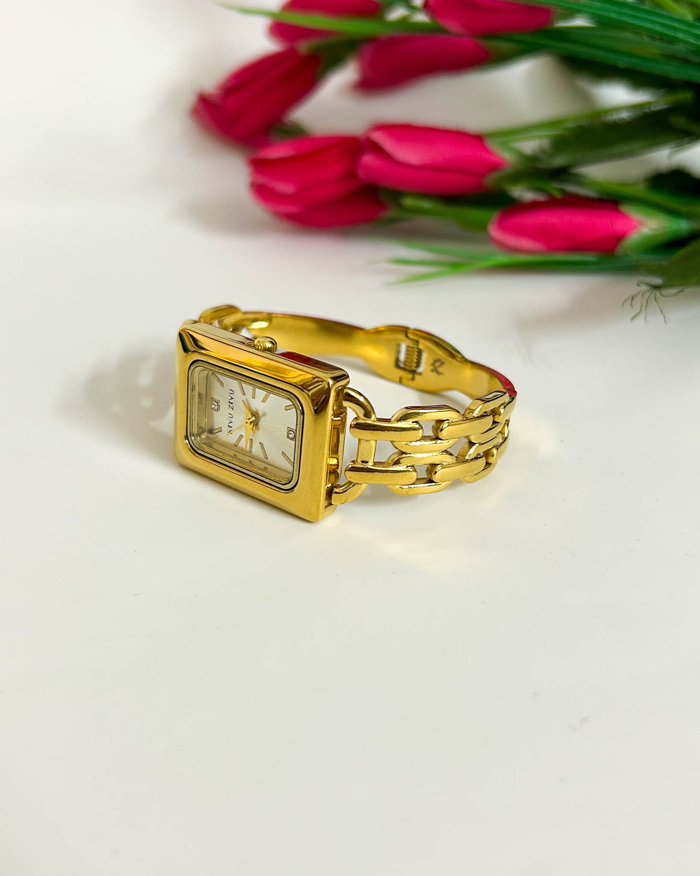 Solid link pattern thin wrist baby size watch