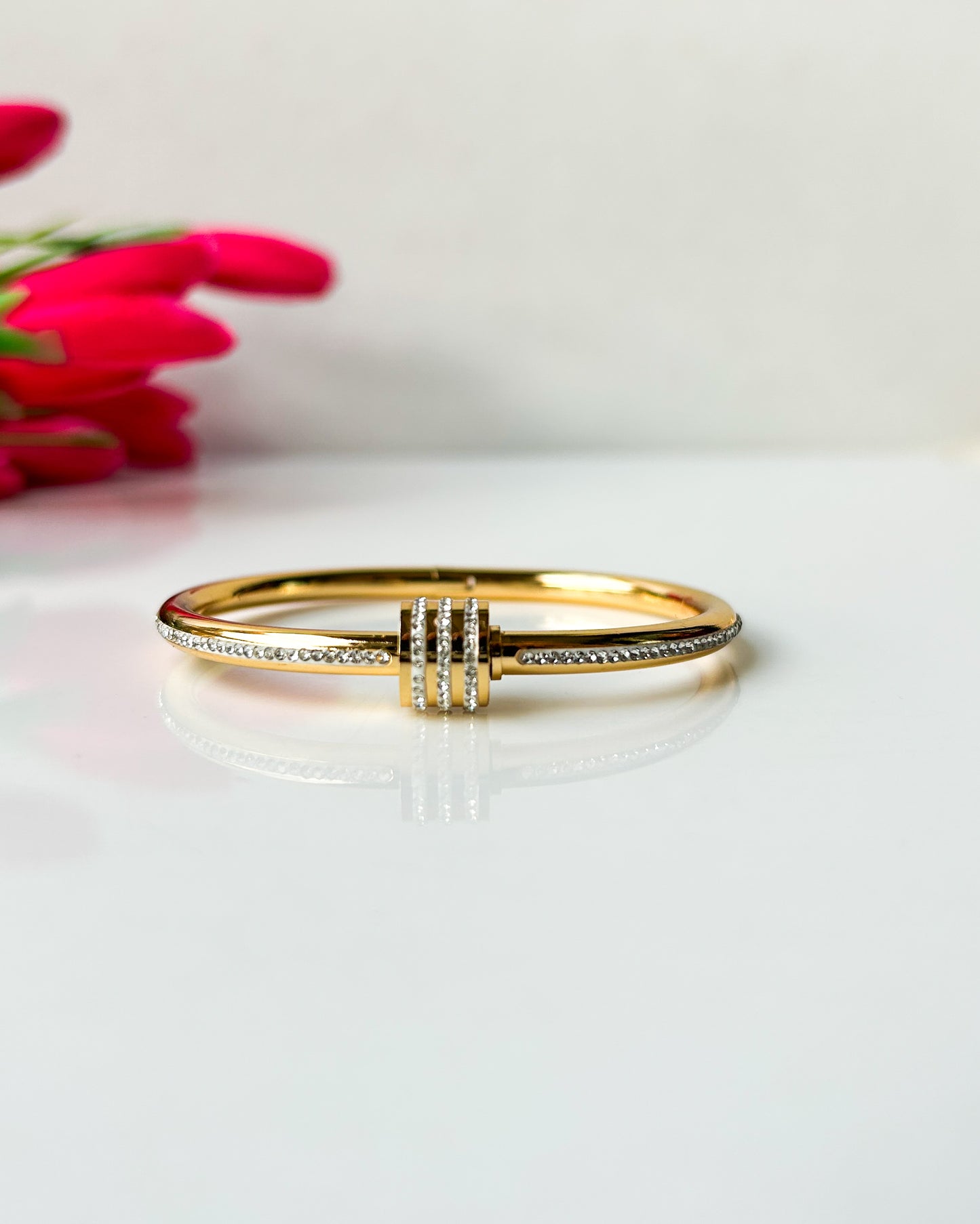 Screw detailed thin wrist / baby size barcelets