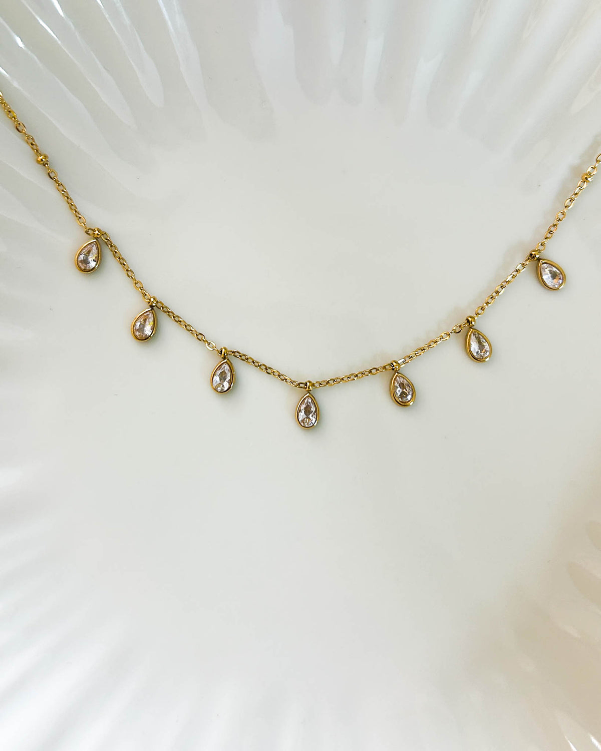 White drop stone thin chain necklace