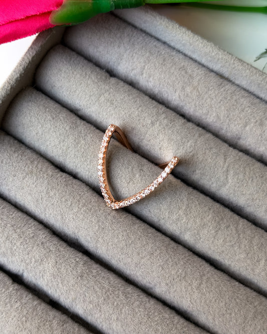Studded v ring Rosegold