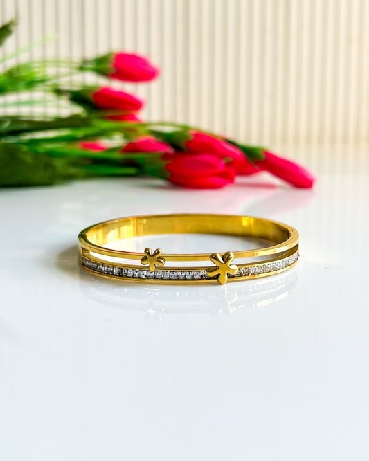 Layered pretty floral bracelet