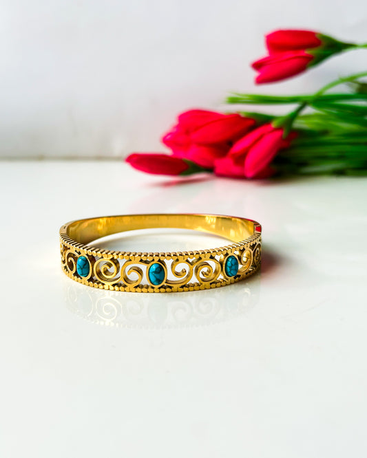 Vintage patterned bracelet