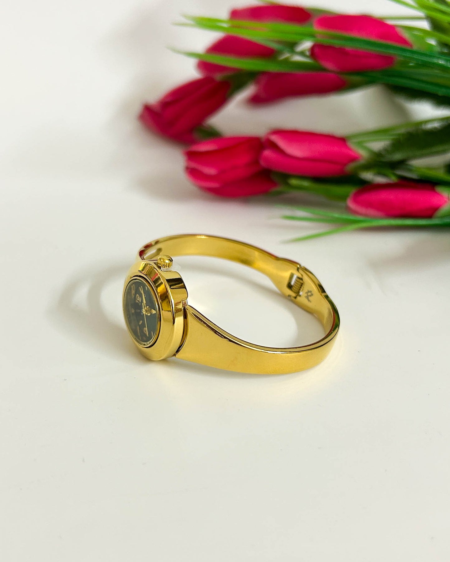 Golden loop thin wrist baby size watch