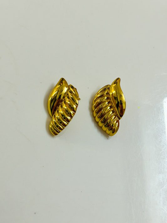 New shell statement earring