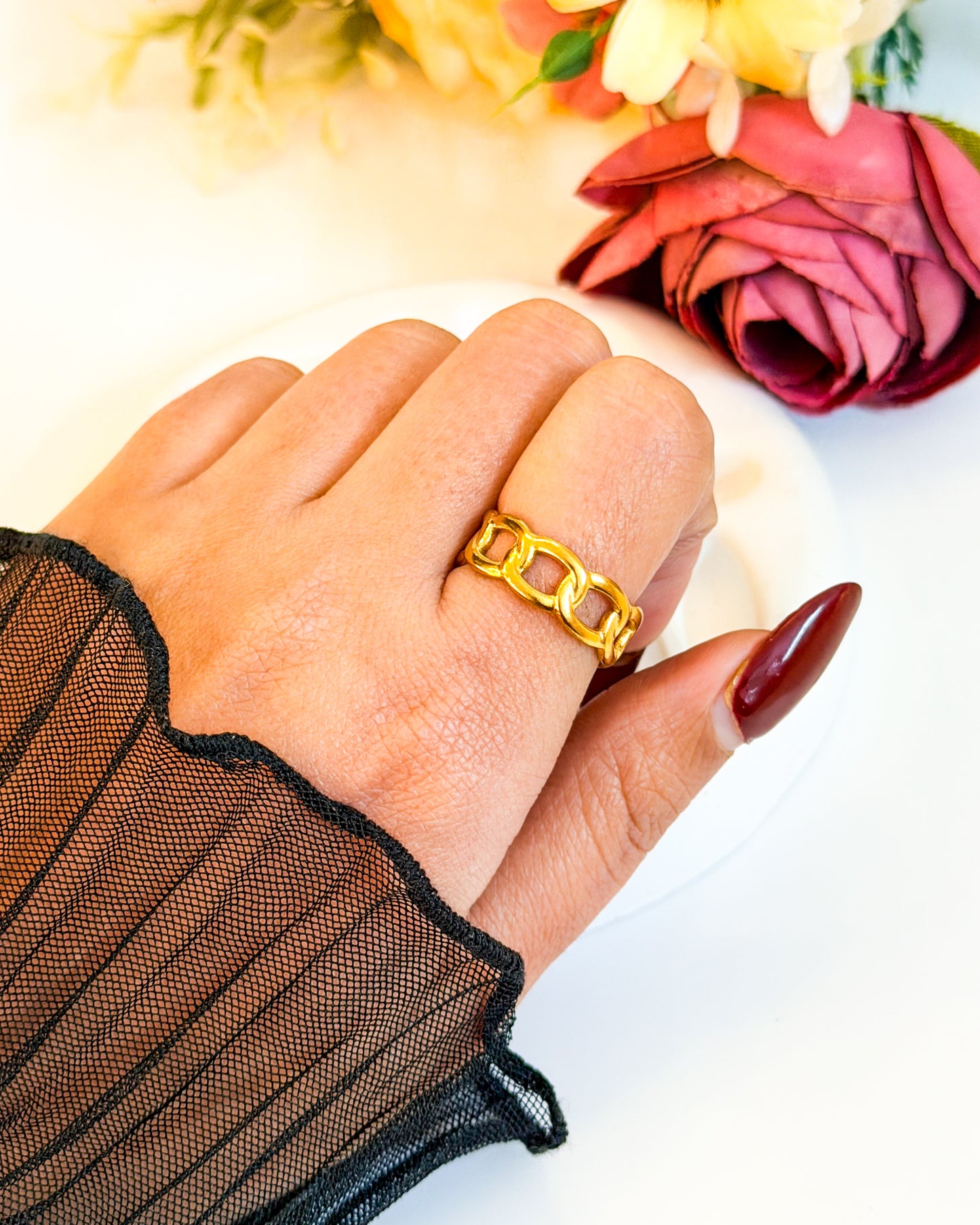 Minimal link Adjustable ring