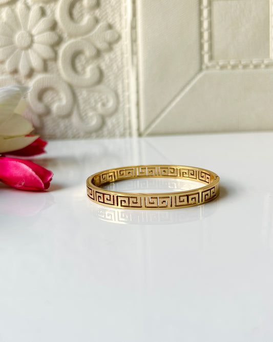 Greek pattern thin wrist bracelet