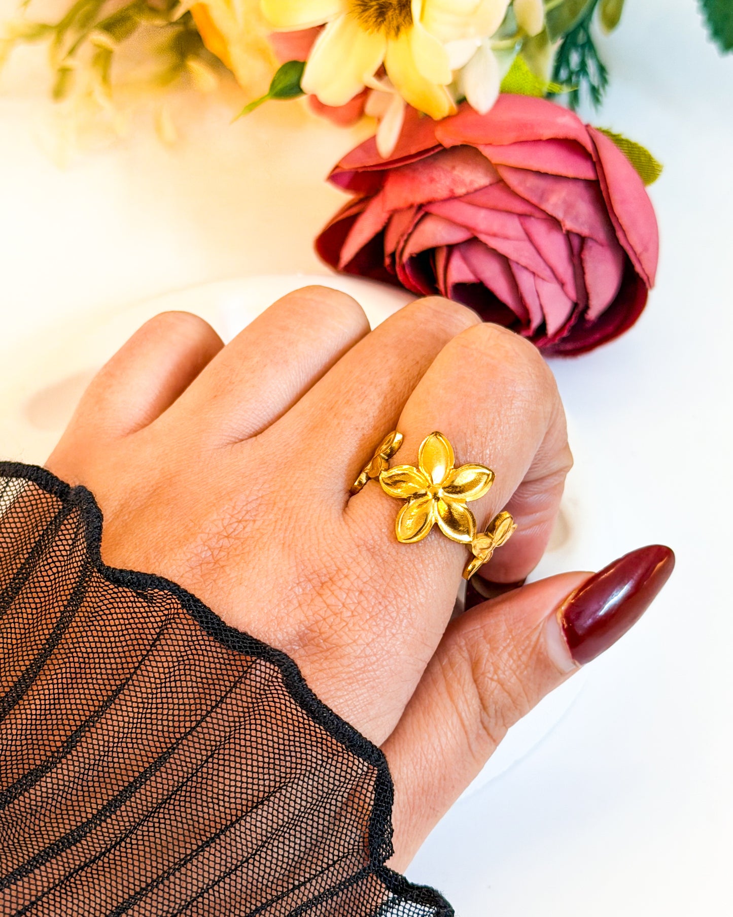 Flower link adjustable ring
