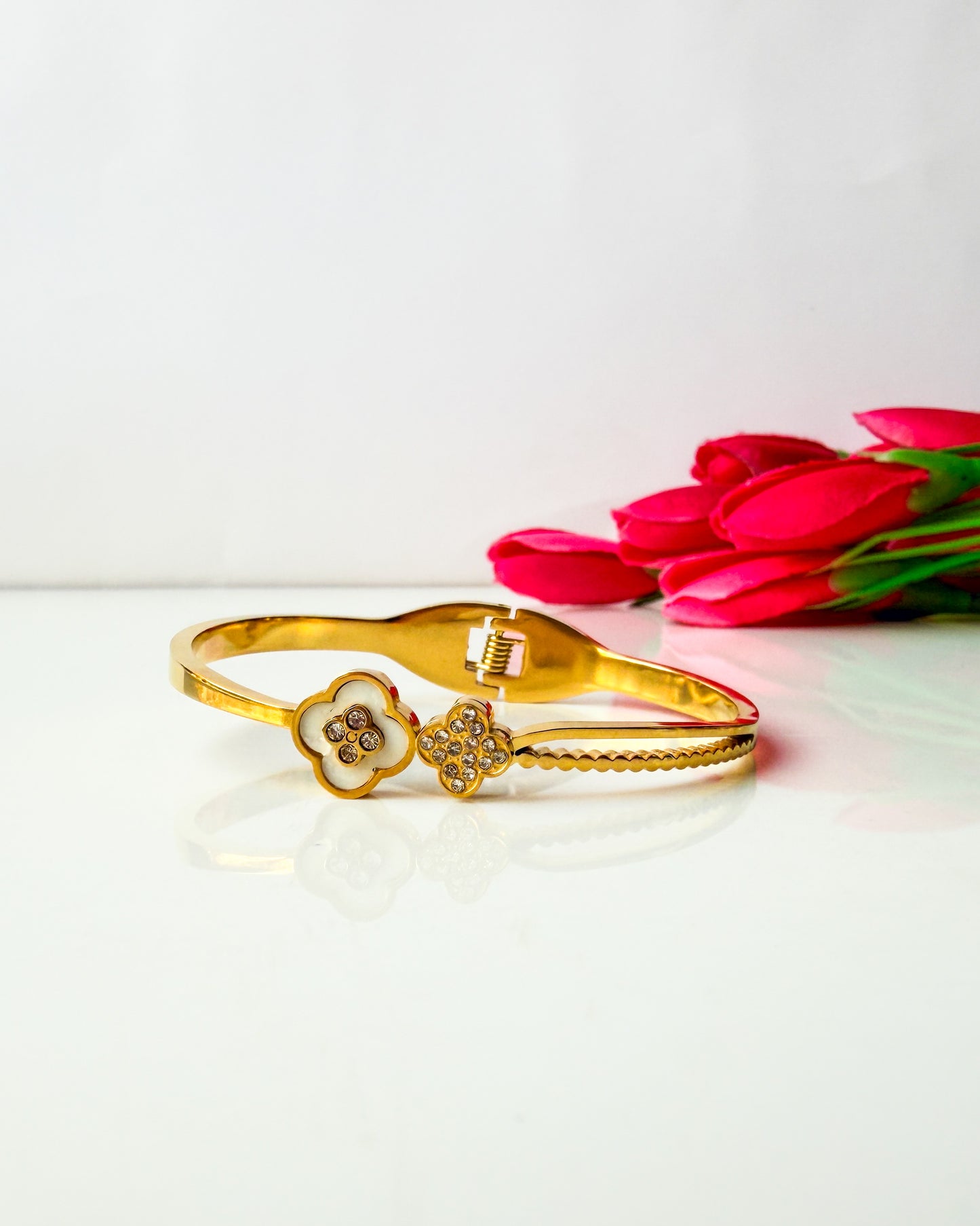 Dual clover thin wrist/ baby size bracelet