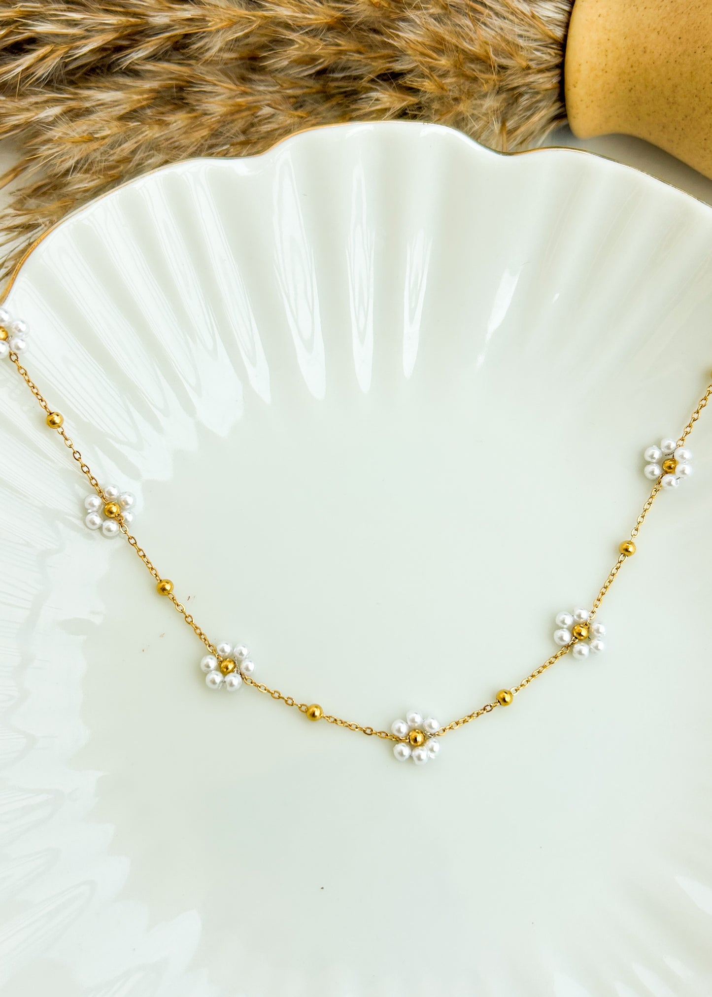 Pearl daisy necklace