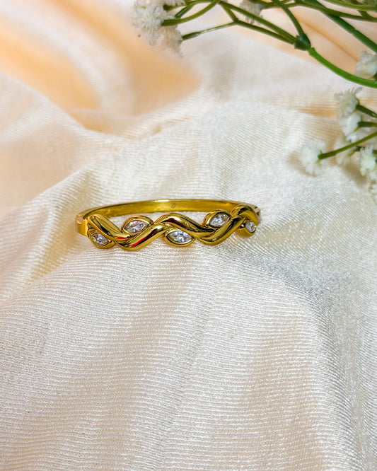 Wavy pattern drop stone thin wrist baby size bracelet