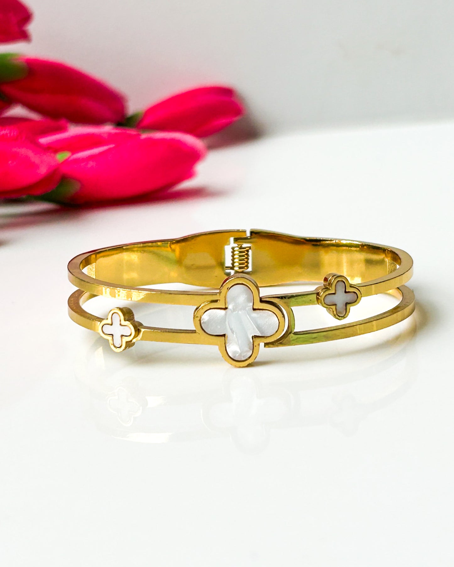 MOP Clover thin wrist bracelet