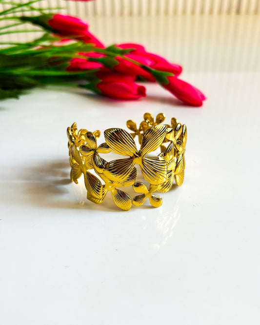 Floral chunky adjustable bracelet