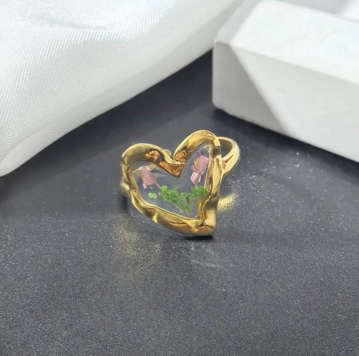 Heart resin ring