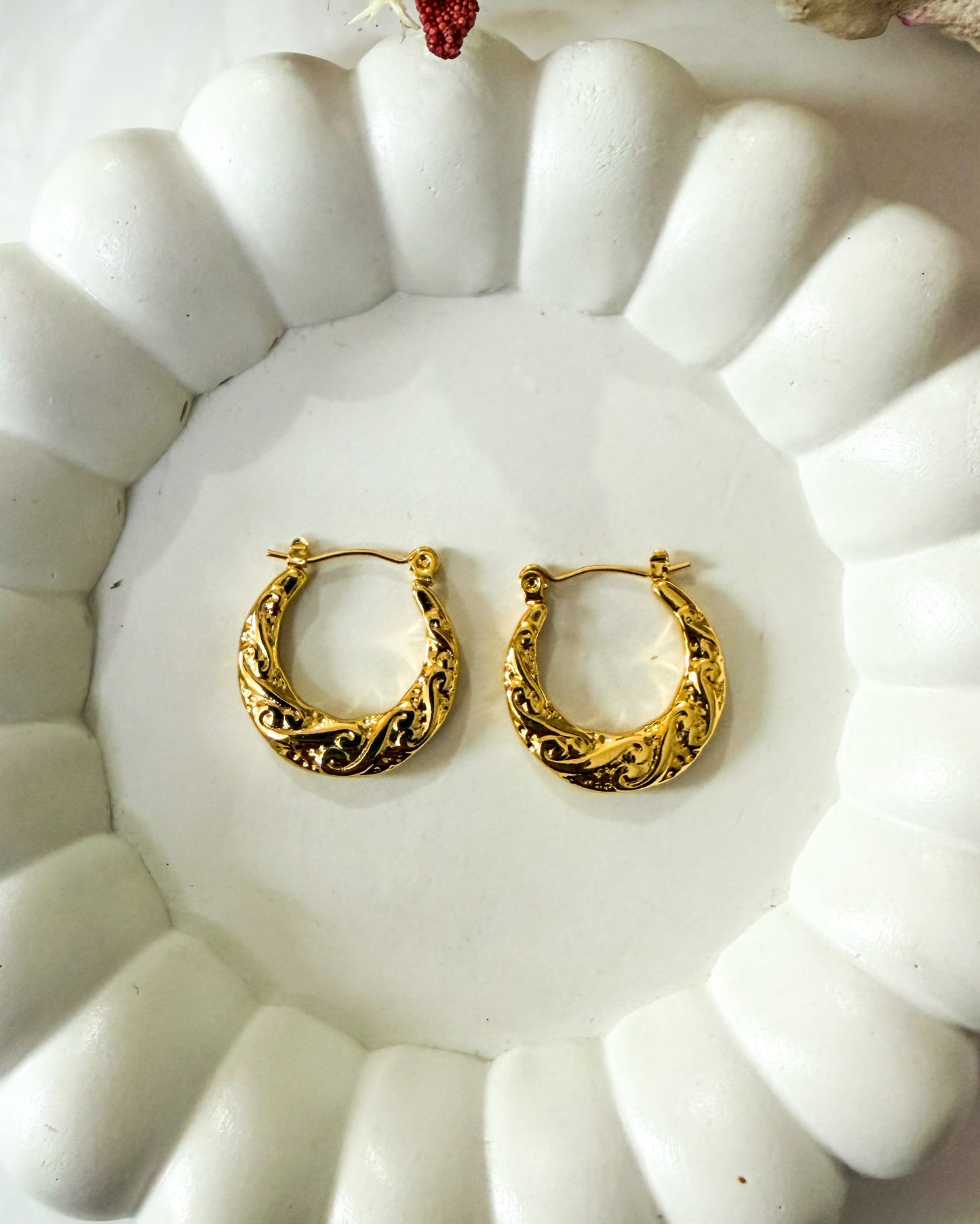 Vintage detail hoops