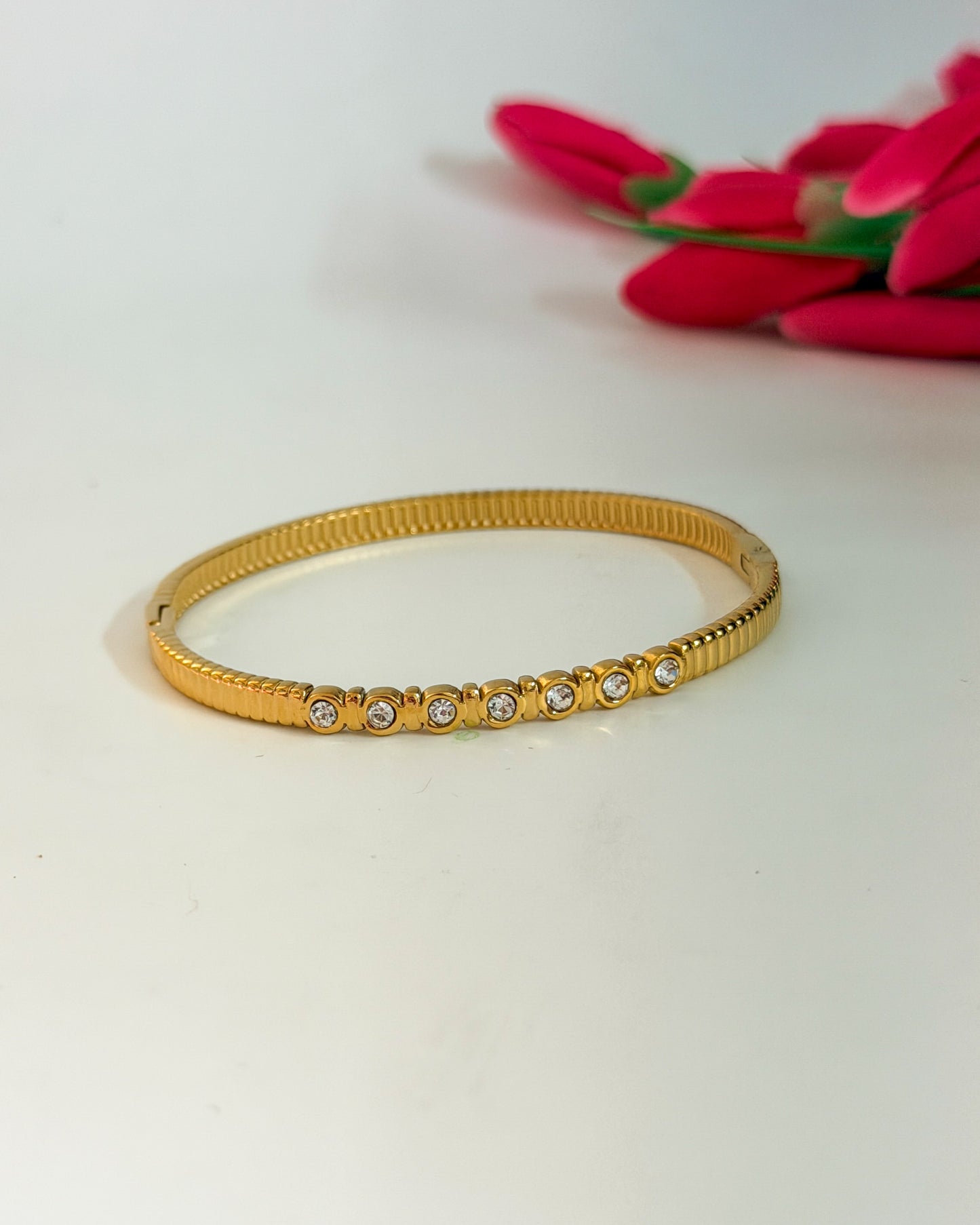Round stone bracelet