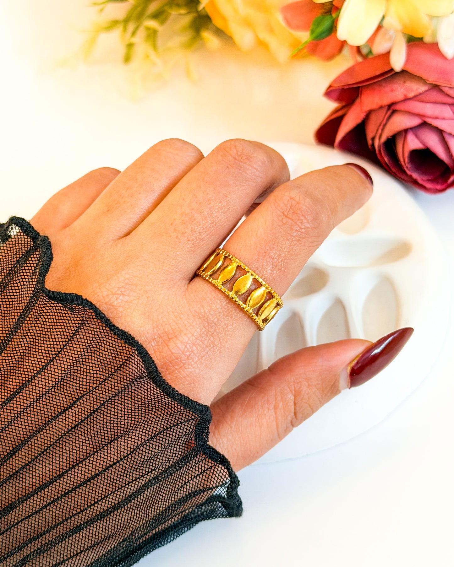 Heritage oval adjustable ring