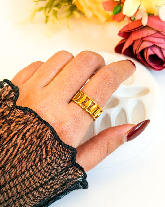 Heritage oval adjustable ring