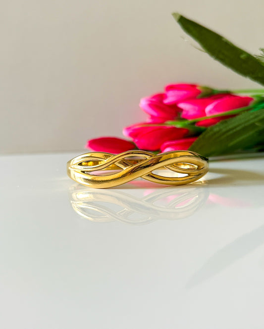 Solid wavy bracelet