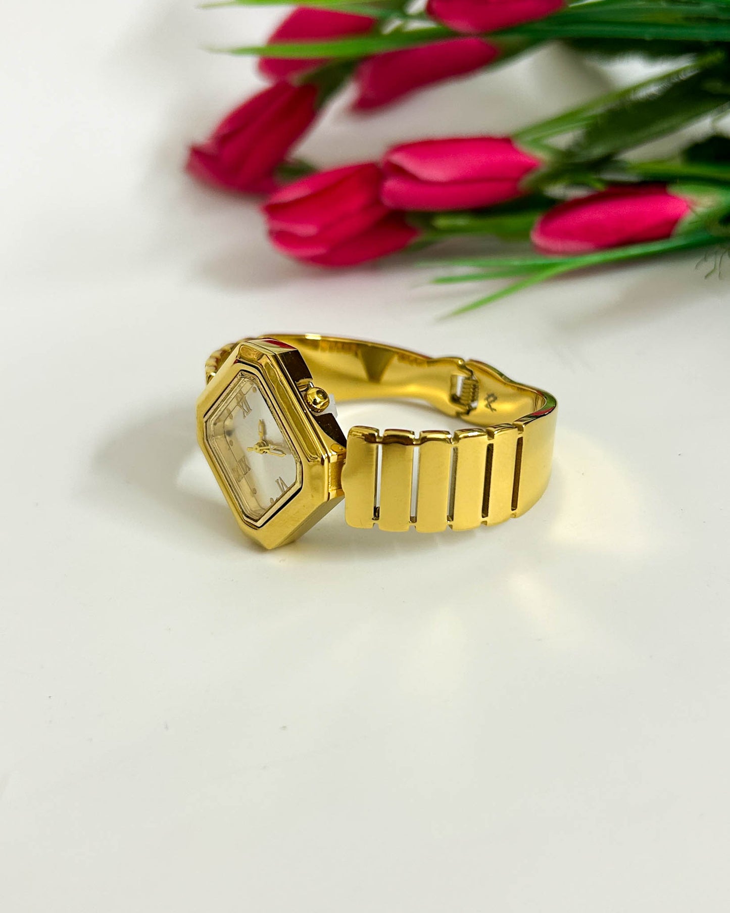 Square thin wrist baby size watch
