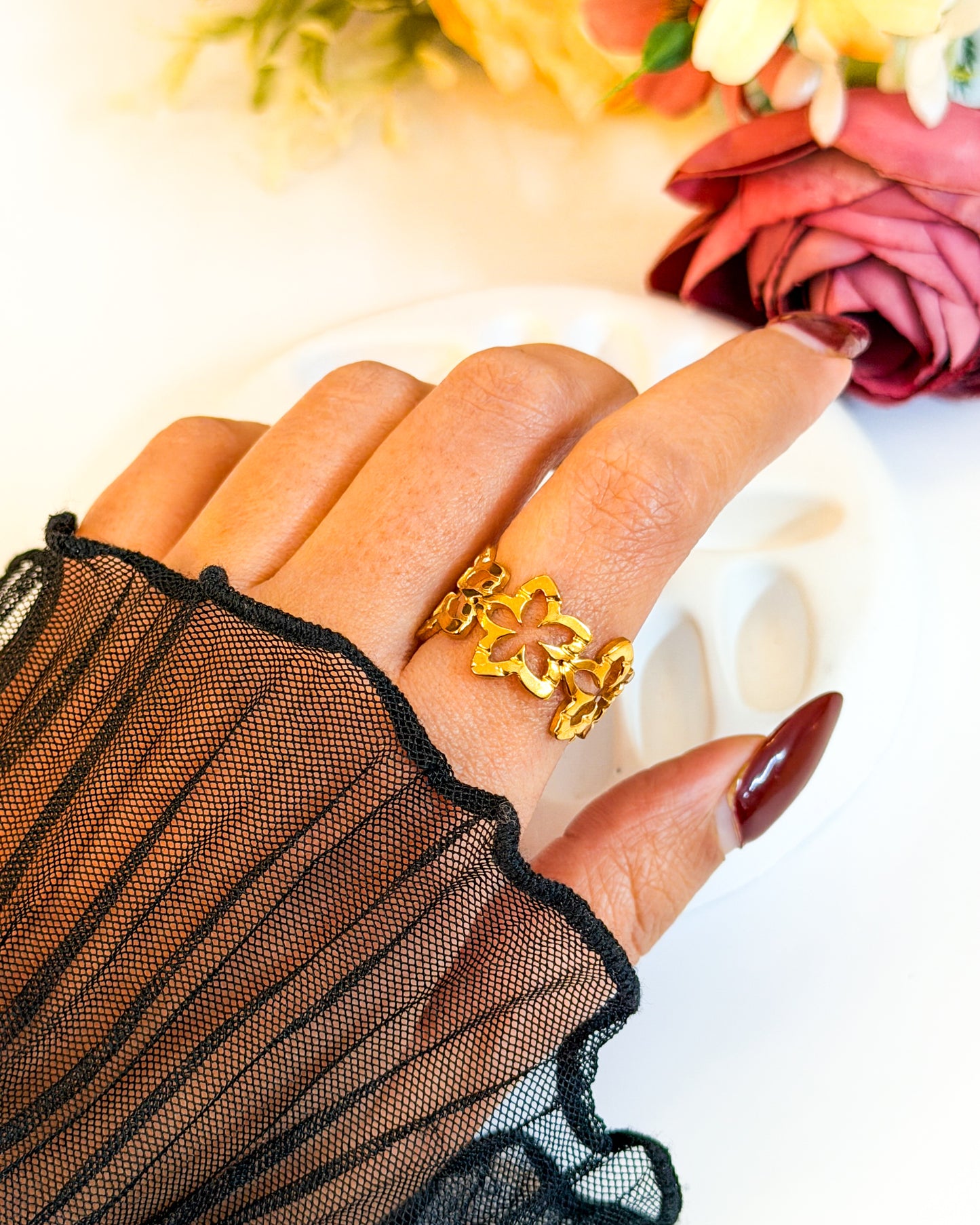 Cutout flower Adjustable ring