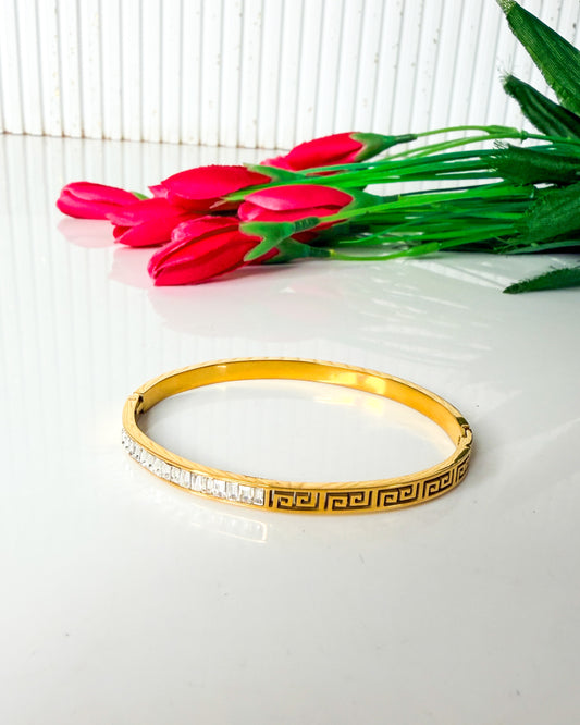 Half studded geek pattern bracelet