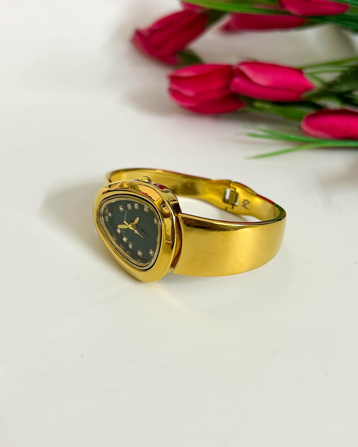 Classic thin wrist baby size watch