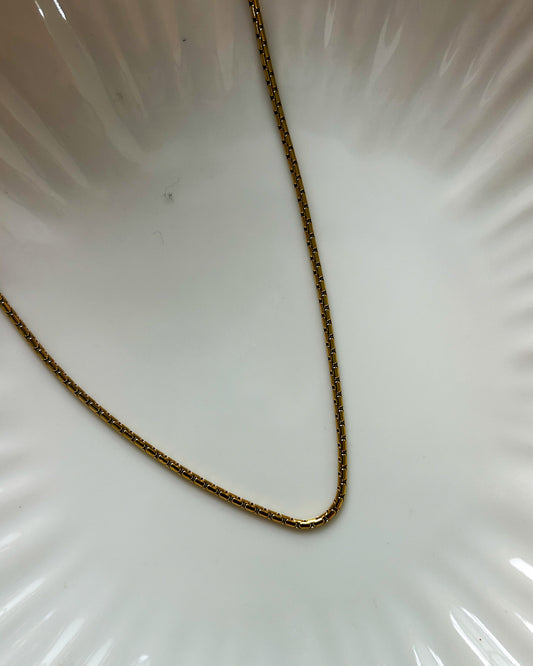 Thin box chain