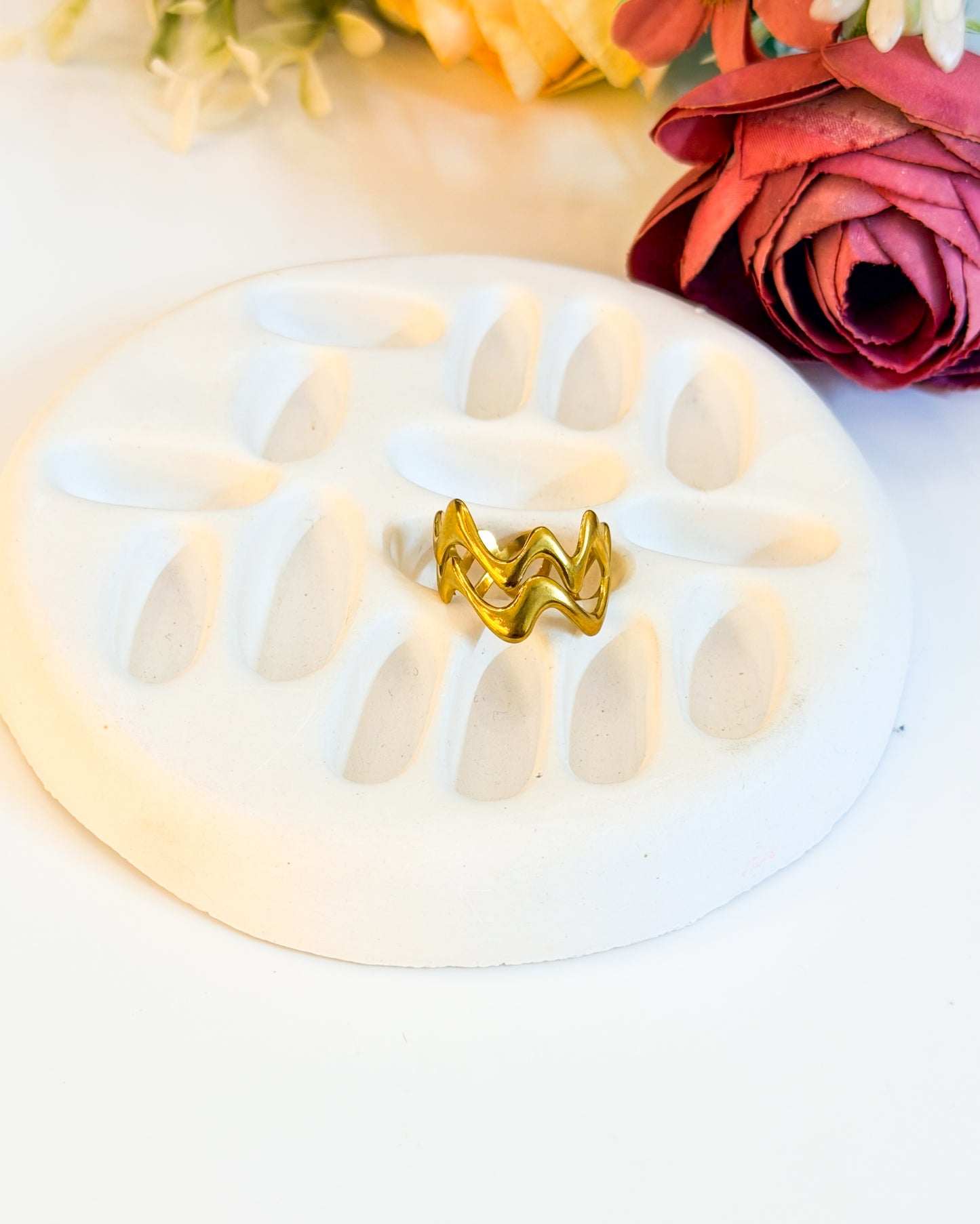 Wavelength adjustable ring