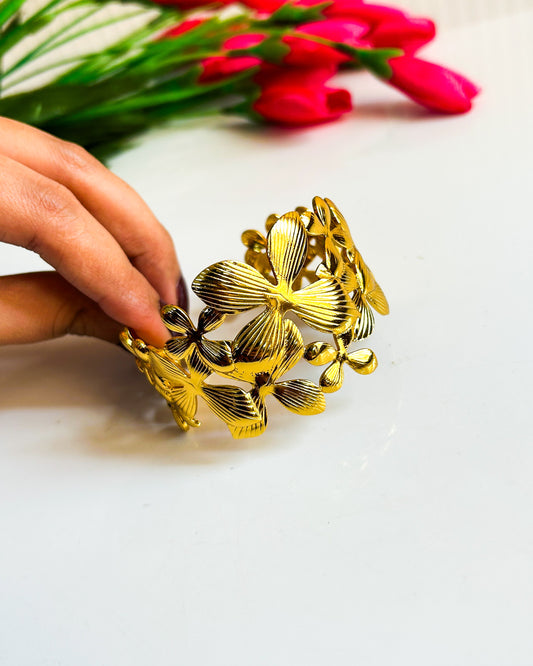 Floral chunky adjustable bracelet