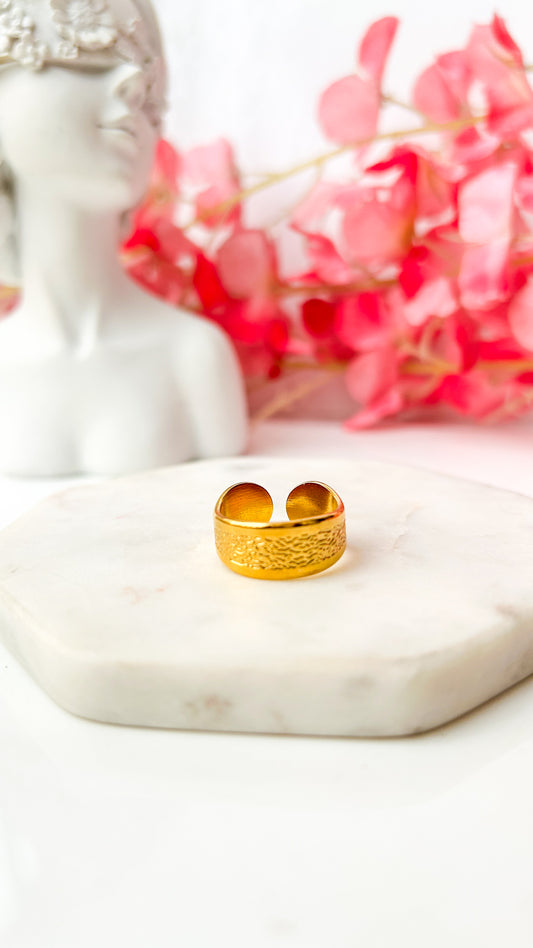 Hammered adjustable ring