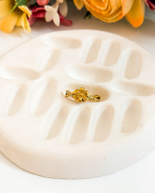 Cross wave floral premium ring