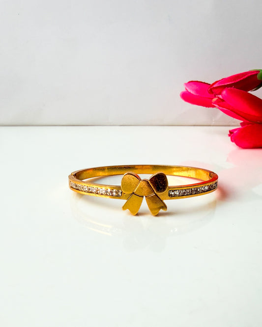 Studded bow thin wrist / baby size bracelet