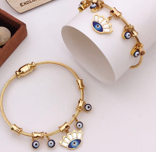 Evil eye charm thin wrist bracelet